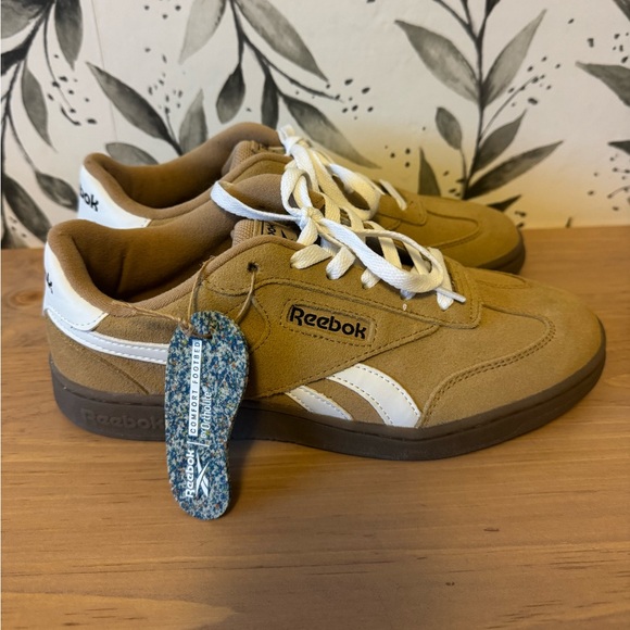 NWT Reebok Smash Edge Tan and White Sneakers - Picture 2 of 8